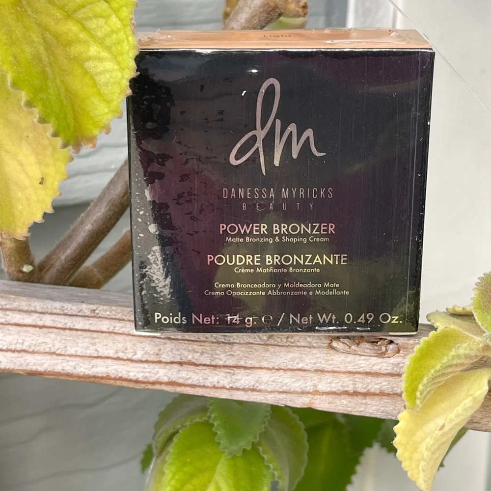 DANESSA MYRICKS BEAUTY Power Bronzer In Light